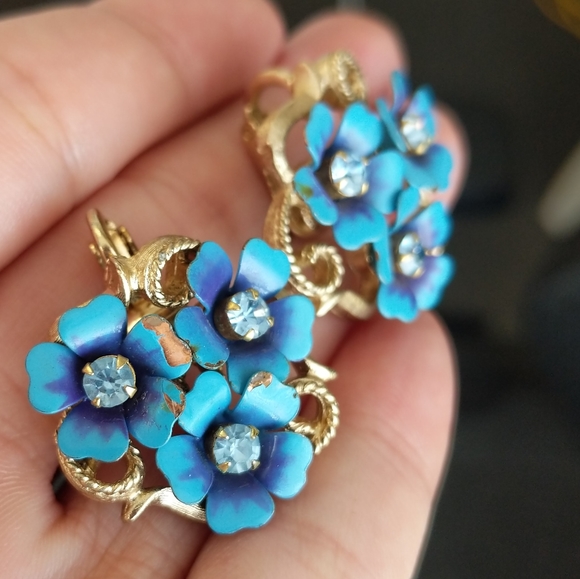 VTG. Avon Blue, Purple & Gold Tone & Blue RhinestoneFlower Clip On Earrings - Picture 7 of 13